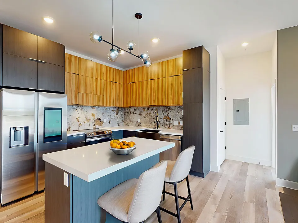 1046 Russell Blvd #1