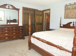 15 Stevens St, Windsor Locks, CT 06096