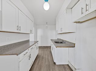 65 Thorncliffe Park Dr #906, Toronto, ON M4H 1L2