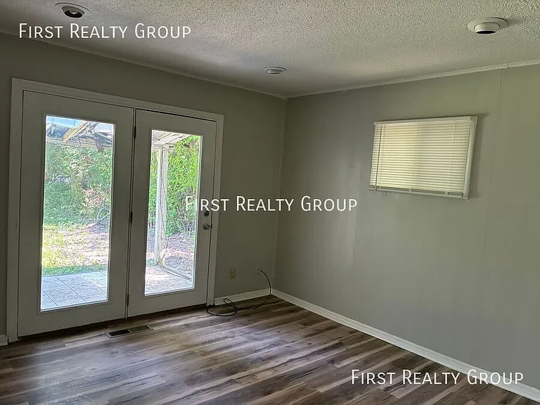 4841 Gardendale Ave — Photo 5