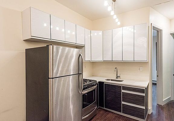 5th image of 1432 Dekalb Ave APT 2R