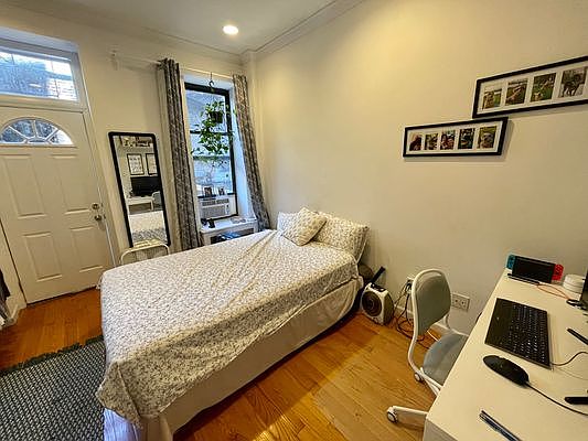 5th image of 403 W 48th St APT D