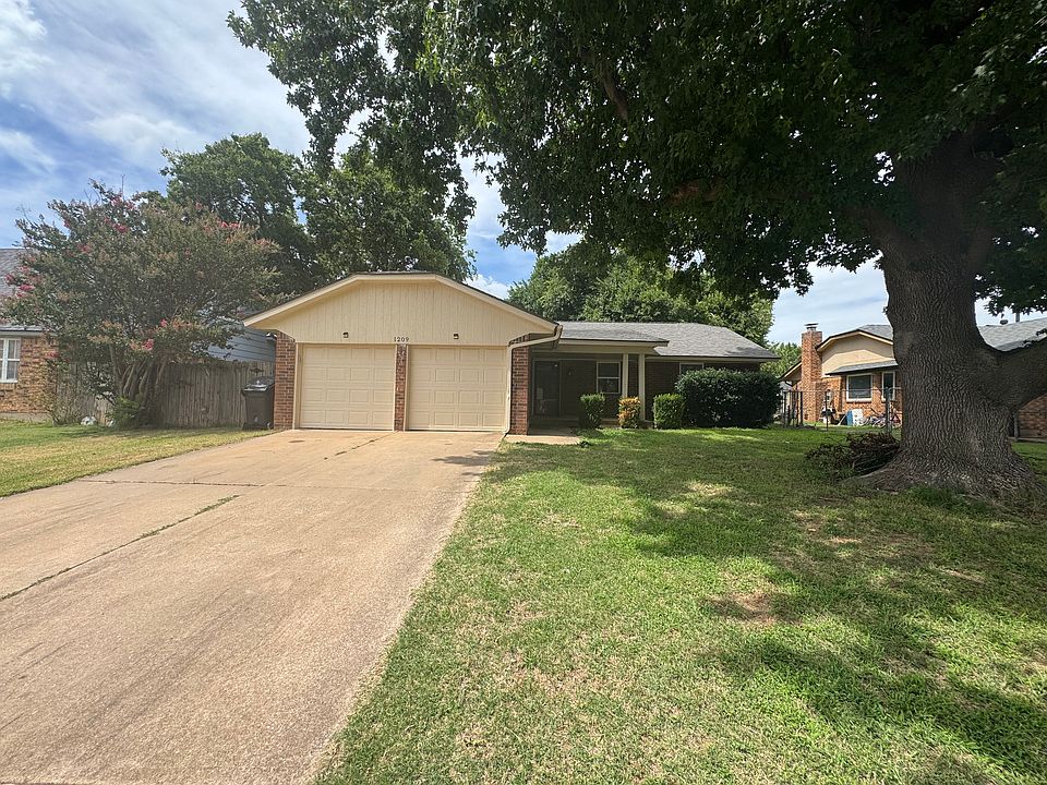 1st image of 1209 SE 12th St