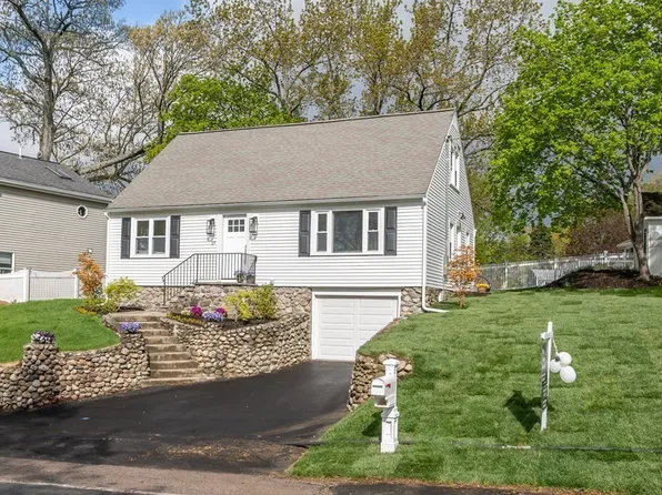 17 Oakland St, Medway, MA 02053