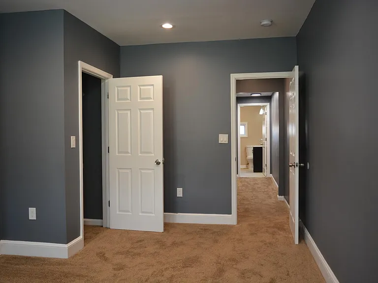 1032 Valley St — Photo 6