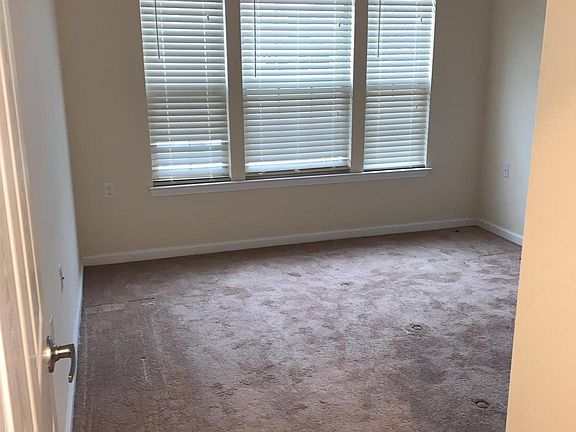 3rd image of 35 Legacy Oaks Dr