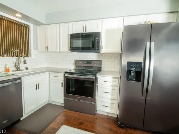 67 Meadowview Dr, Clinton Twp., NJ 08801