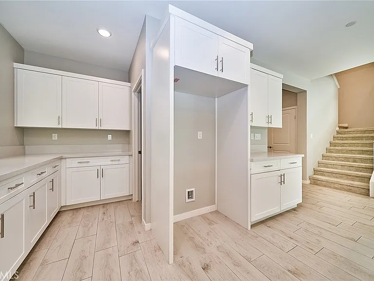 2622 E Embry Ln — Photo 11