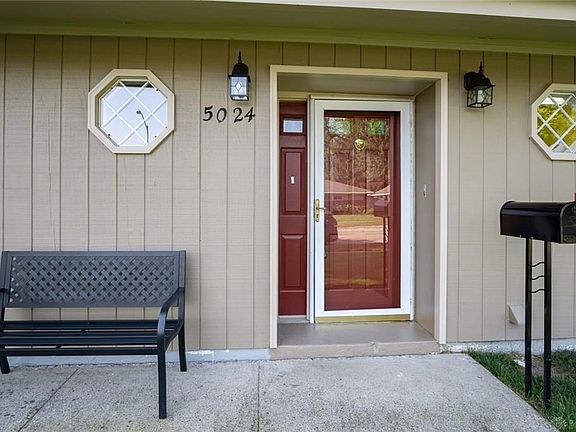 2nd image of 5024 Bayside Dr