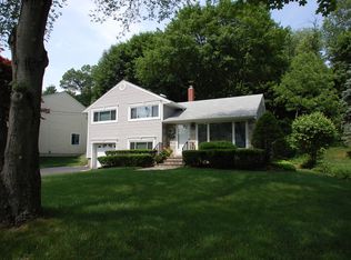24 Devine Dr, Mahwah, NJ 07430