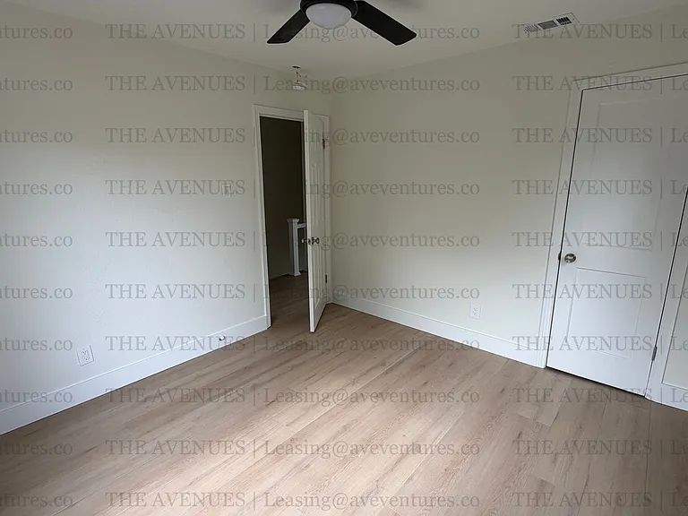 305 N Oak Cliff Blvd — Photo 2