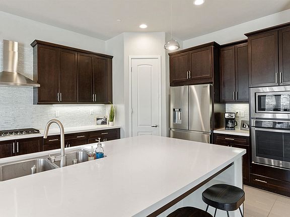 4th image of 43449 Hazelton Ln