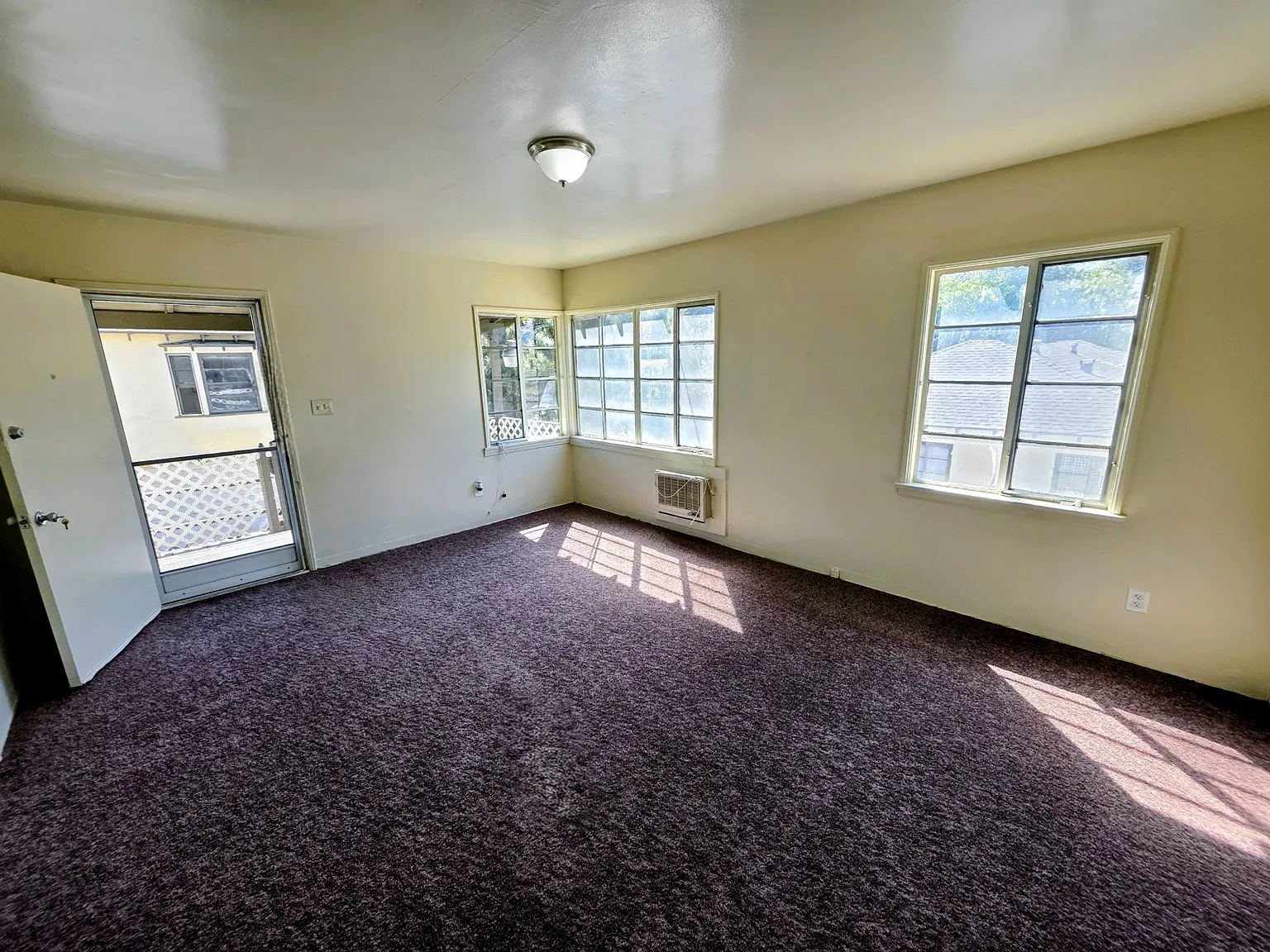 2 bed, 950 sqft, $1,750 — Photo 2