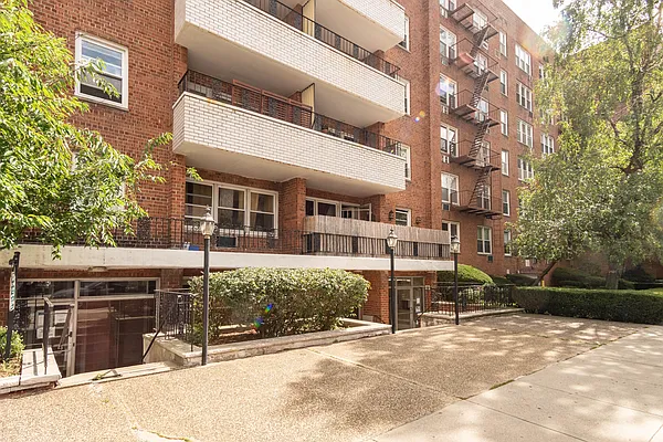 Rented by Rhona Realty | media 9