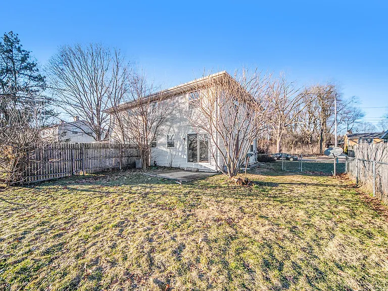 2538 Texel Dr N — Photo 15