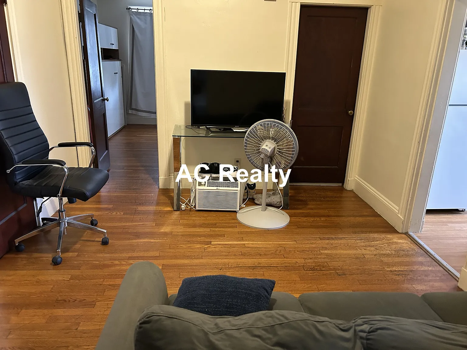 2 bed, 1.0 bath, $2,300 — Photo 3