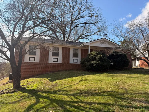 1246 Thomas Ln, Hixson, TN 37343