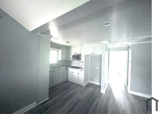 2402 4th Ave — Photo 8