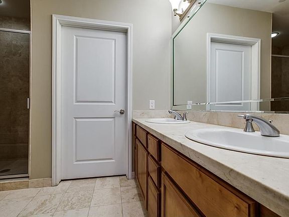5th image of 500 Throckmorton St APT 1410