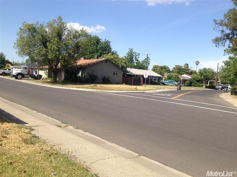 1st image of 3728 Delaware Ave