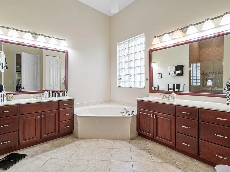 12196 Landrum Way — Photo 23