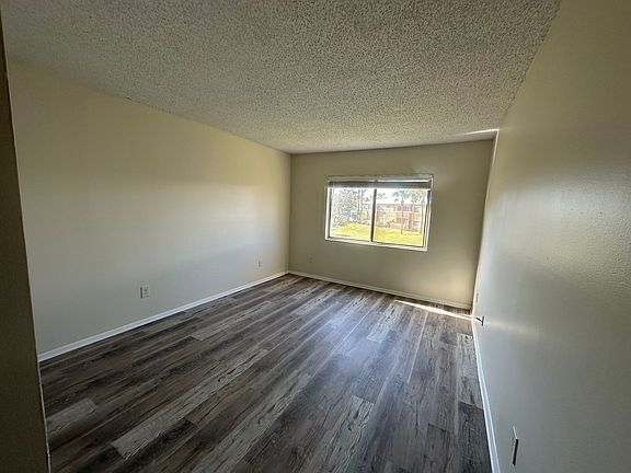 4th image of 658 Kenwick Cir APT 205