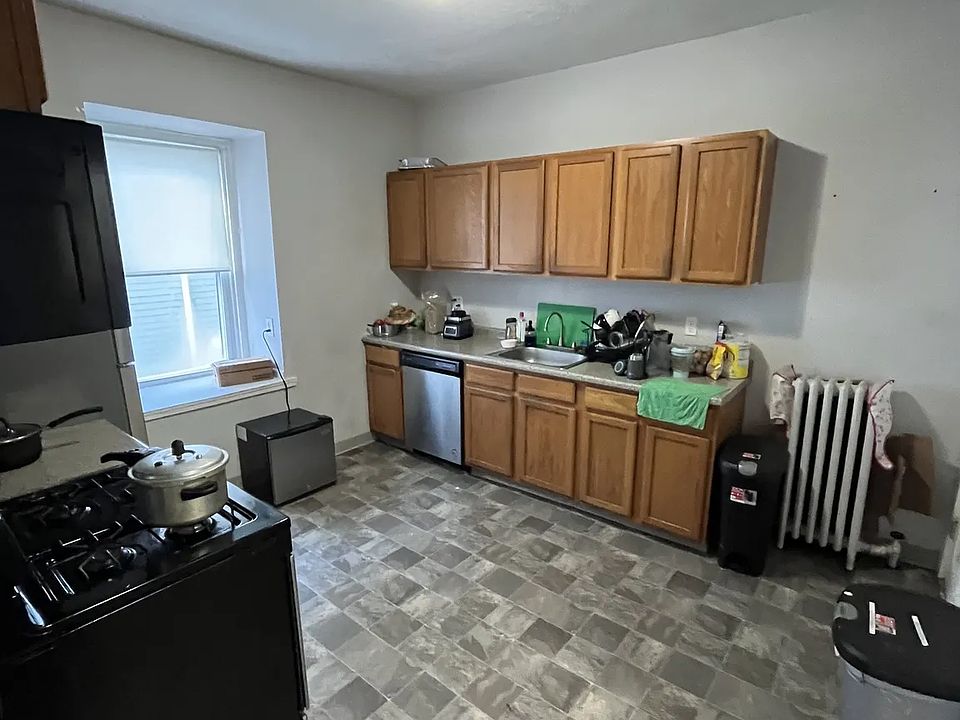 1st image of 172 Bigelow St #4