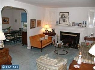 102 Rock Glen Rd, Wynnewood, PA 19096