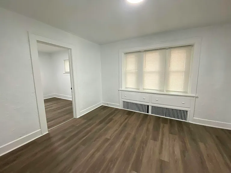 712 Roselle Ave #B — Photo 2