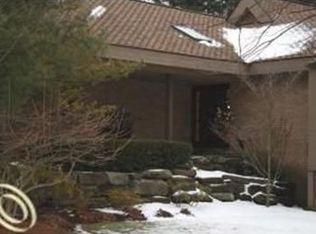 1137 E Wickford, Bloomfield Hills, MI