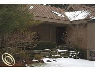 1137 E Wickford photo 1