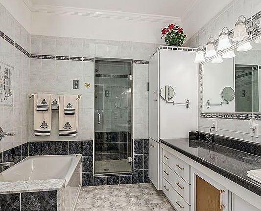 3rd image of 4509 Avenue