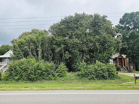 2nd image of 702 Live Oak St