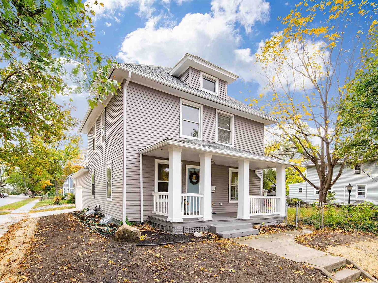 320 Howard St South Bend In 46617 Mls 202108742 Zillow