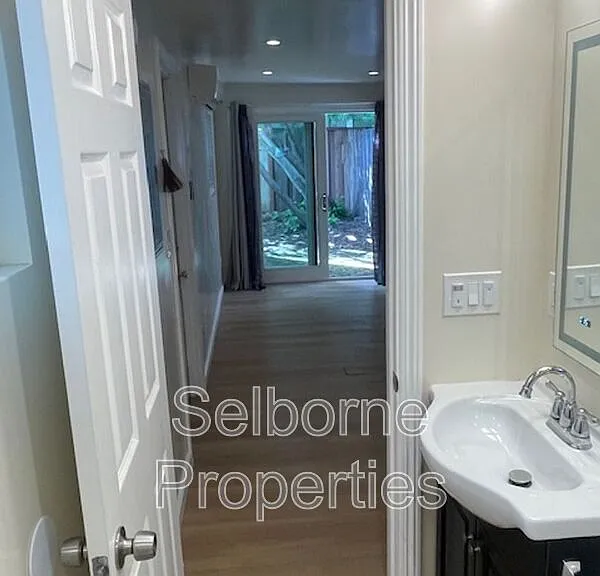4327B Essex St — Photo 6