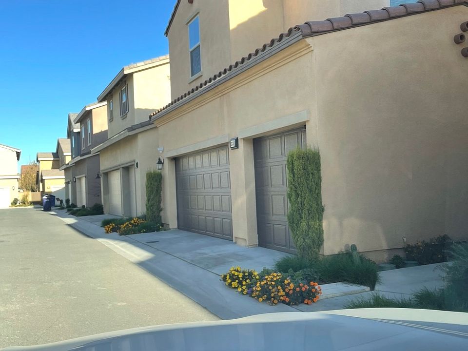 2nd image of 3180 E La Avenida Dr