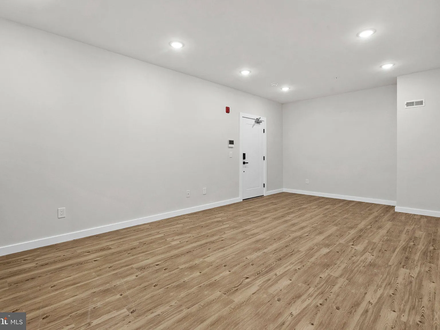 2 bed, 2.0 bath, 1080 sqft, $1,850 — Photo 4
