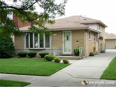 7922 S Komensky Ave photo 1