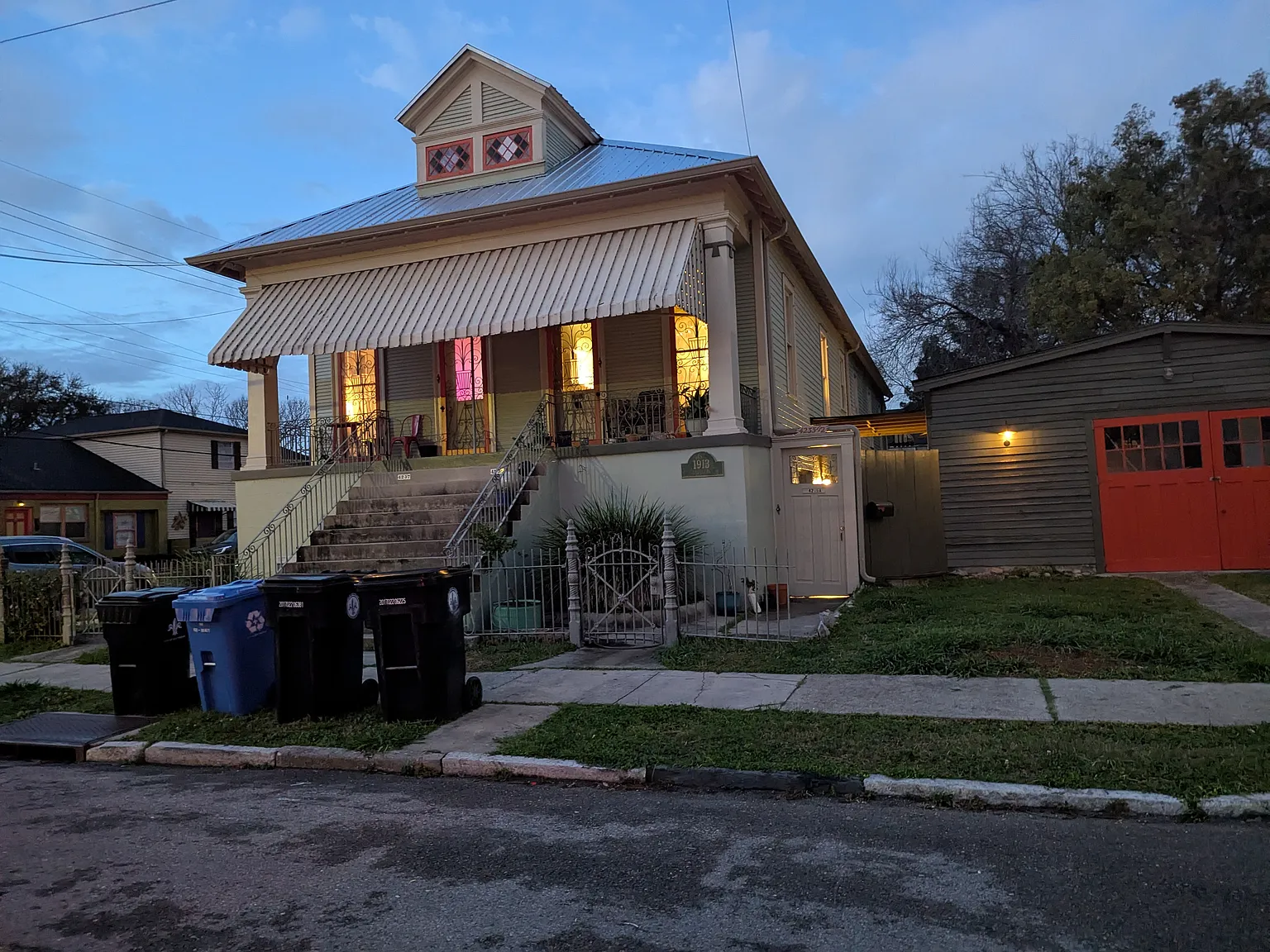 3 bed, 1250 sqft, $2,300 — Photo 2