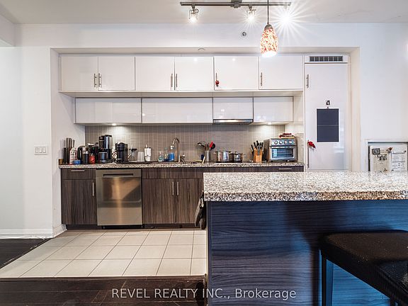 2nd image of 8 Mercer St #405