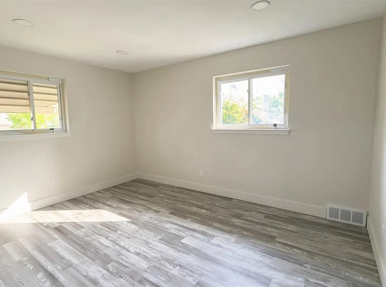 38803 Ecorse Rd — Photo 15