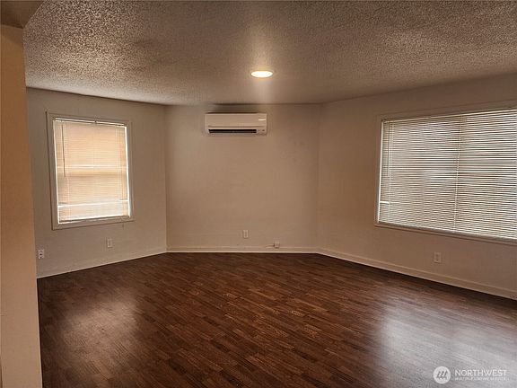 3rd image of 48 SW Chehalis