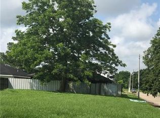 10100 Flossmoor Dr, New Orleans, LA 70127