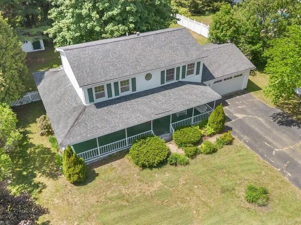 32 Countryside Drive, Essex Junction, VT 05452