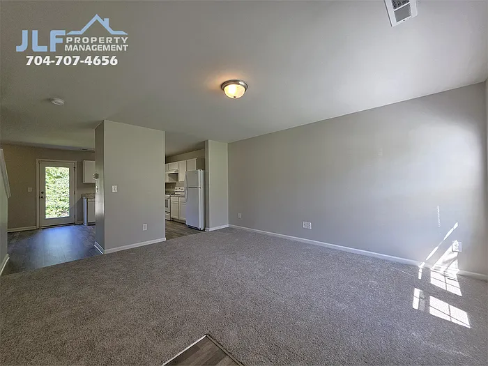 3 bed, 2.5 bath, 1593 sqft, $1,625 — Photo 2