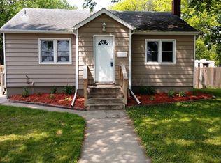 319 16th St N, Moorhead, MN 56560