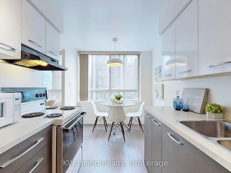 633 Bay St #814 — Photo 20