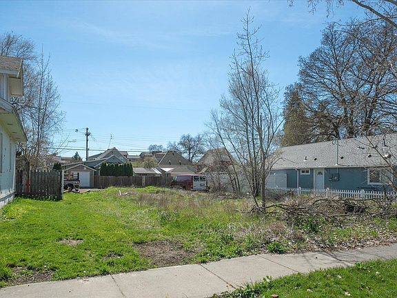 3rd image of 1823 W College Ave