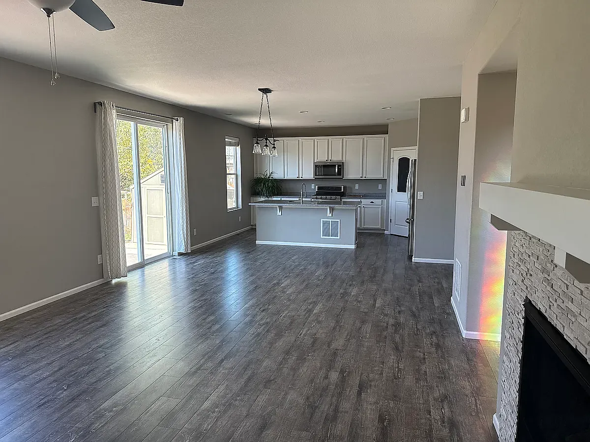 3 bed, 2.5 bath, 2800 sqft, $3,100 — Photo 3