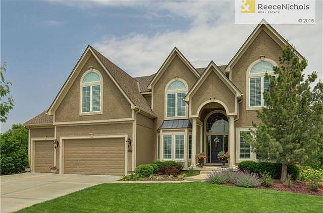 Stunning 2-story on level lot in cul de sac!